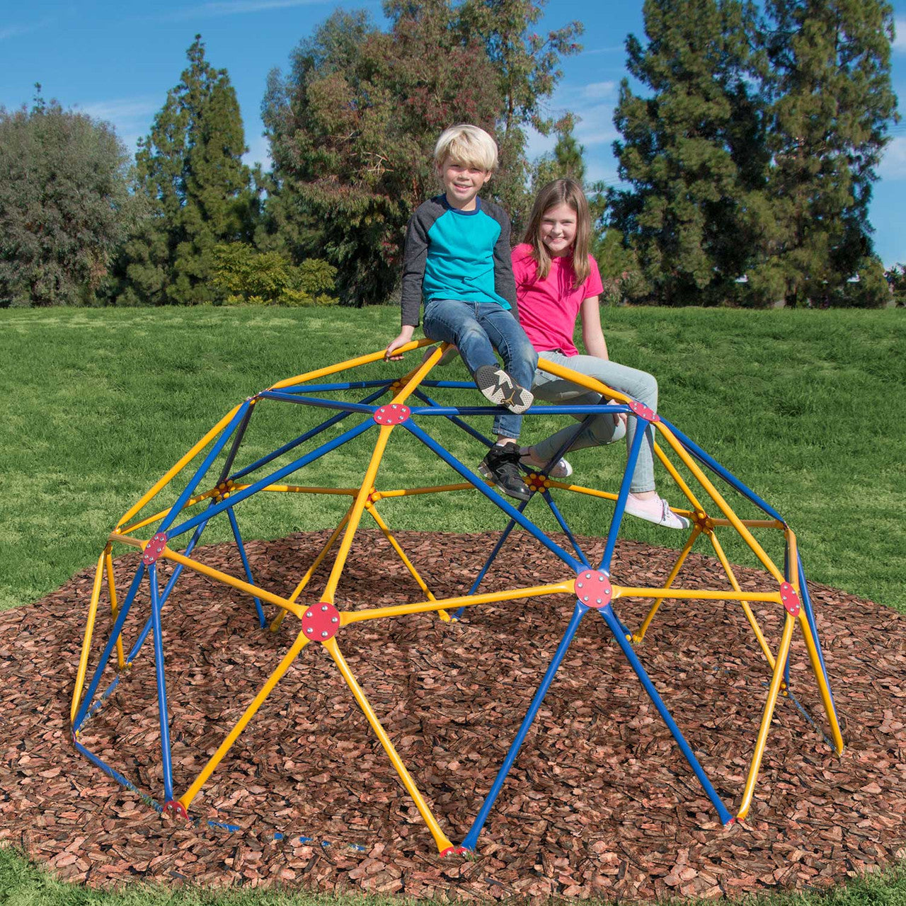 The Easy Outdoor Space Dome GD-810 is perfect for multiple children to play at once